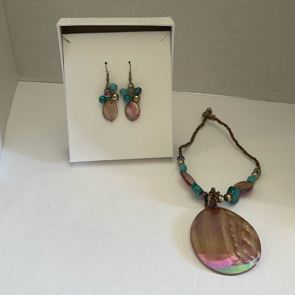 Necklace and earring set
